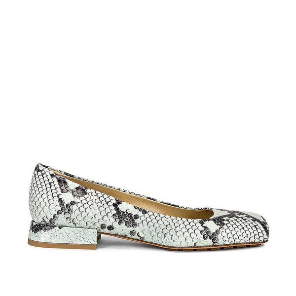 Bottega Veneta 100% calf leather ballet flat in white