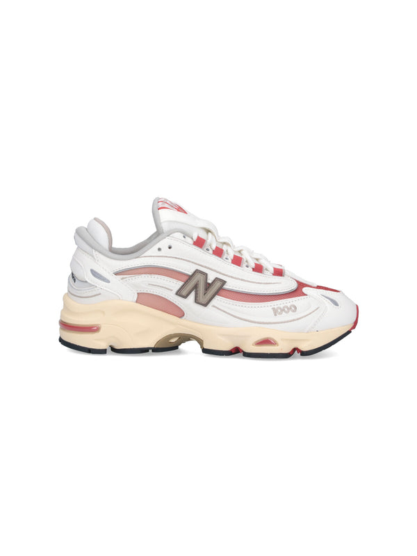 New Balance sneakers in white