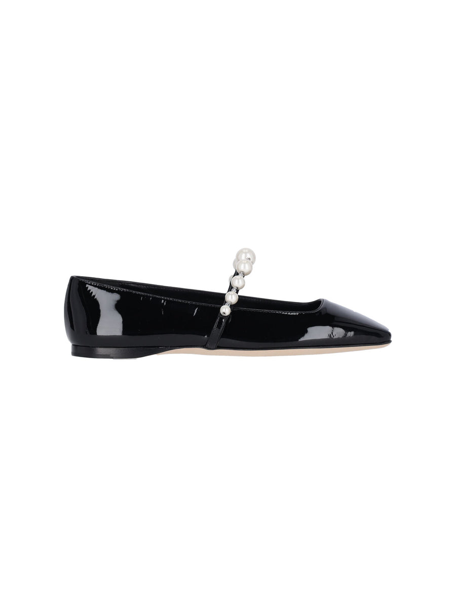Jimmy Choo Flat Outer: 100% Calf Leather flat in black