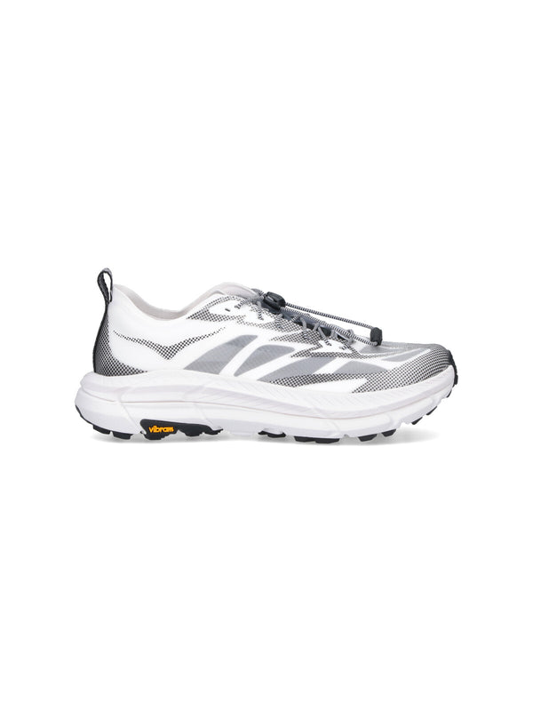 Hoka Upper: 98% Textile sneaker in white