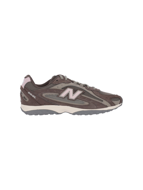 New Balance Suede sneaker in brown