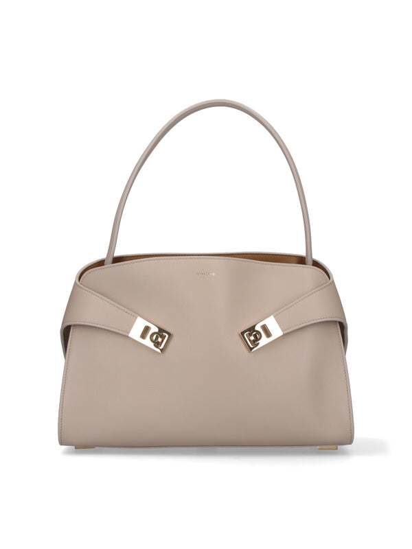 Ferragamo 100% calf leather shoulder bag in cream