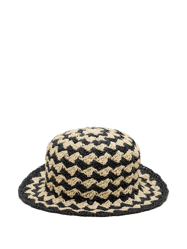 Closed bucket hat in black