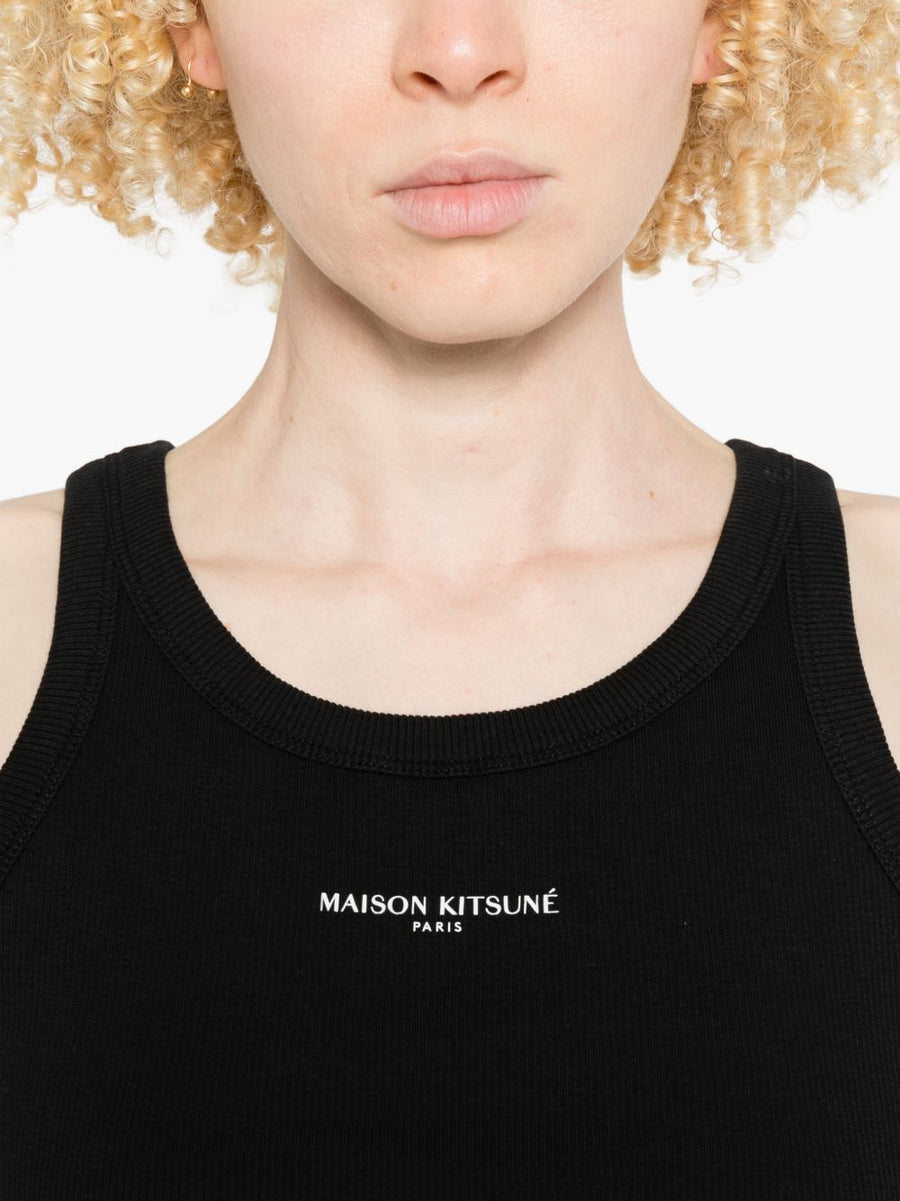 قميص بدون أكمام قطن مطرز بتصميم Maison Kitsuné شعار — أسود