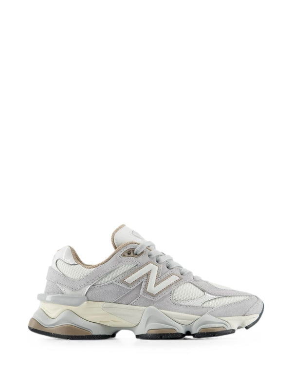 New Balance sneaker in white