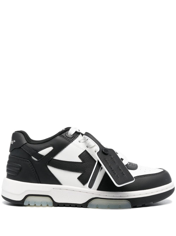 Off White sneaker in black