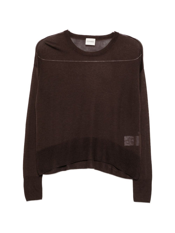 Closed sweater in brown