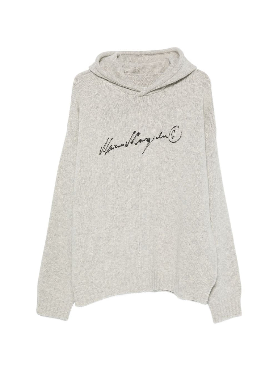 سويت شيرت MM6 Maison Margiela مزين بتطريز شعار مع غطاء رأس — بيج