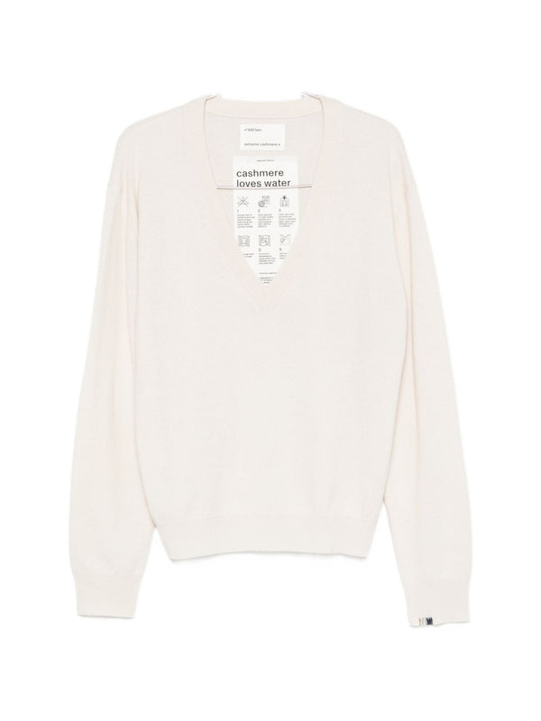 كنزة بياقة على شكل V من extreme cashmere كشمير — أوف وايت