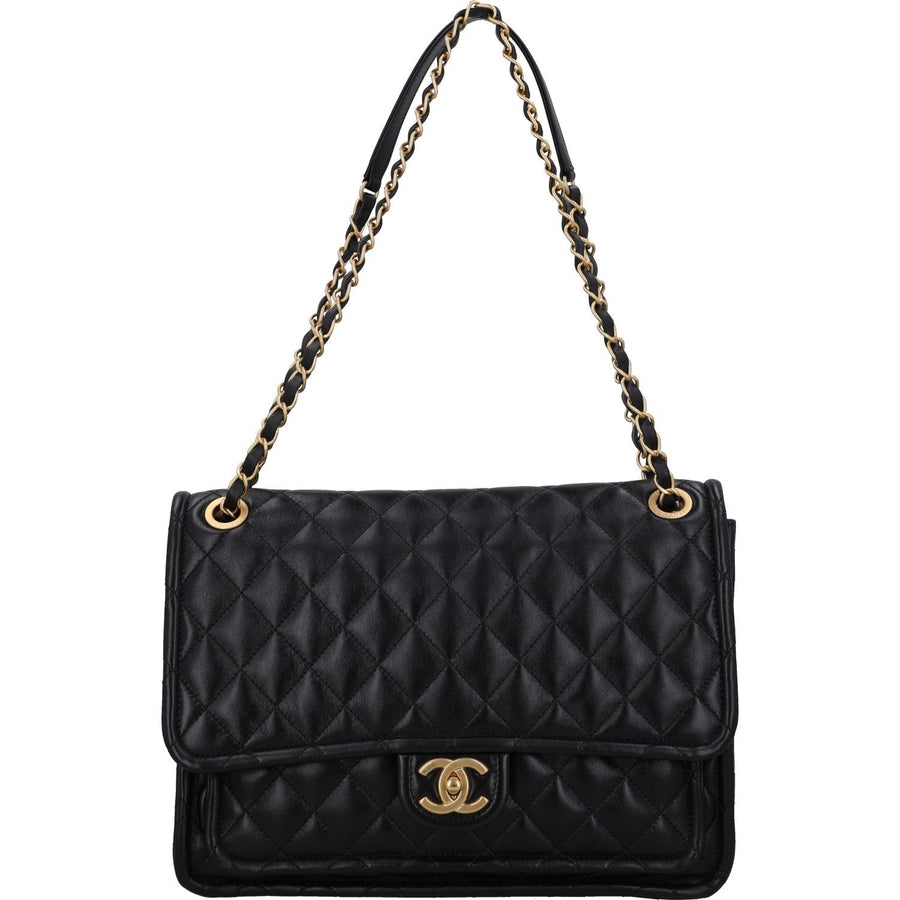 Chanel lambskin leather shoulder bag in black — view 4
