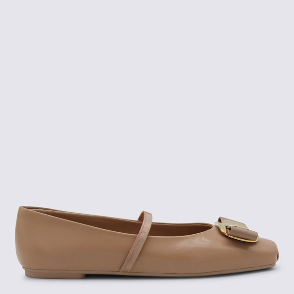 Ferragamo Leather; Sole: Leather flat in beige