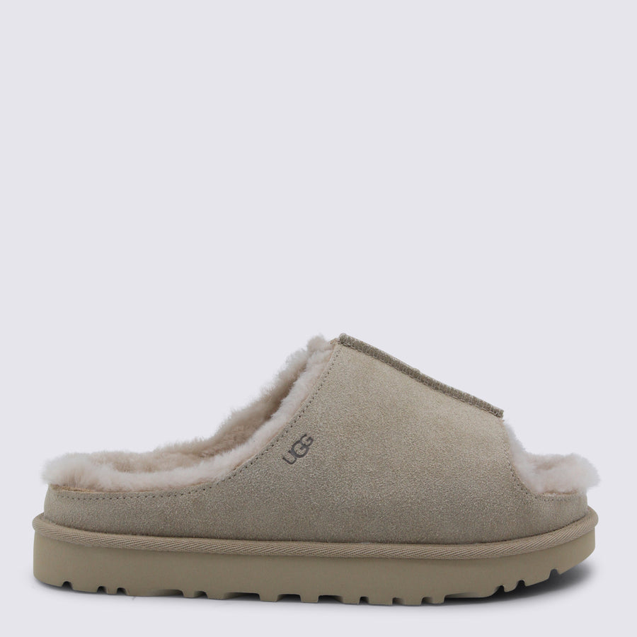 UGG Suede slipper in beige