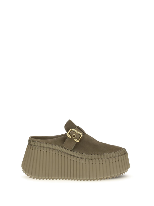 Chloé Upper: 100% calf leather; Sole: 100% rubber sabot in khaki