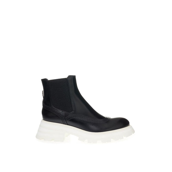 Alexander McQueen 100% Leather boot in black