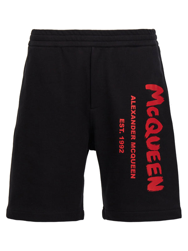 شورت برمودا بتصميم غرافيتي من Alexander McQueen شورت