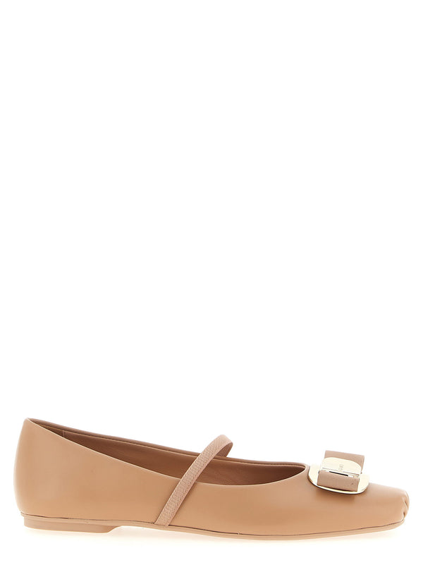 حذاء باليه Ferragamo زينا — بيج