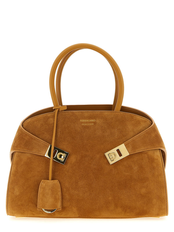 حقيبة يد Ferragamo هاغ — كراميل