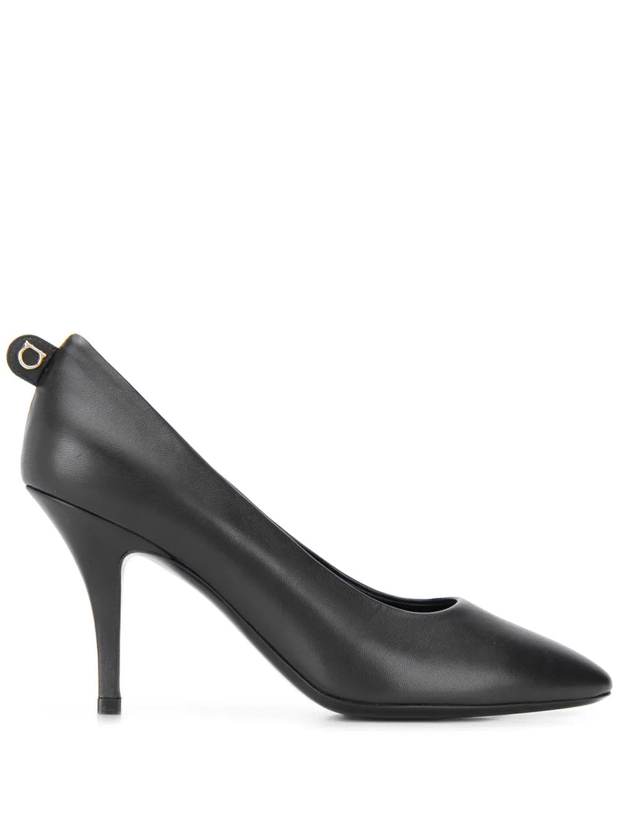 Ferragamo Leather pumps in black