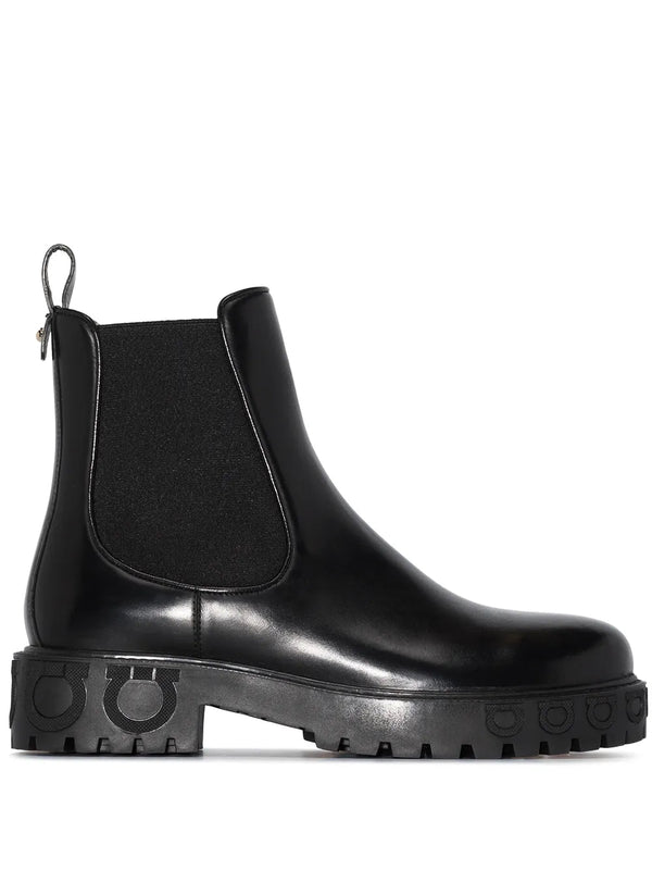 Ferragamo Leather chelsea boot in black
