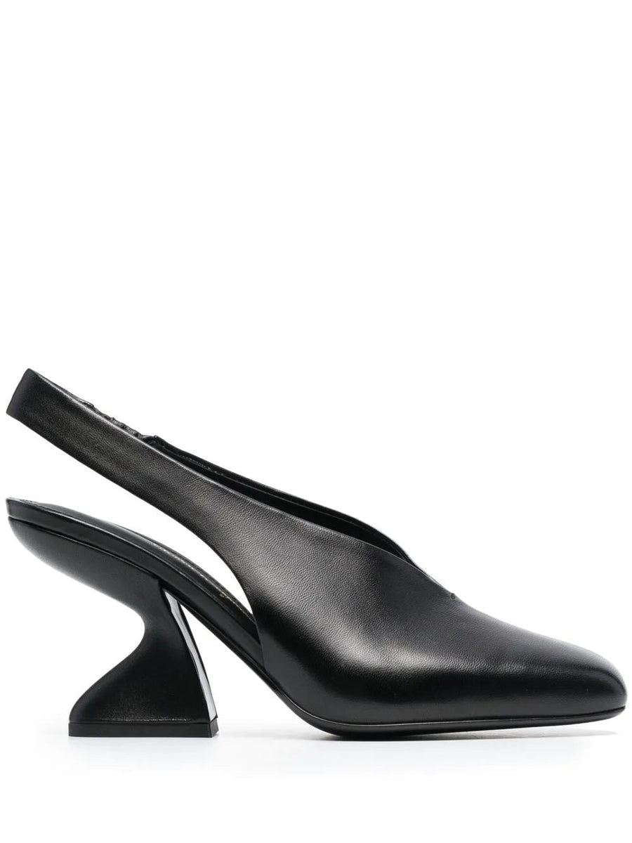 Ferragamo Leather pump in black