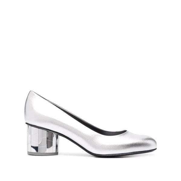 Ferragamo Leather pump in silver