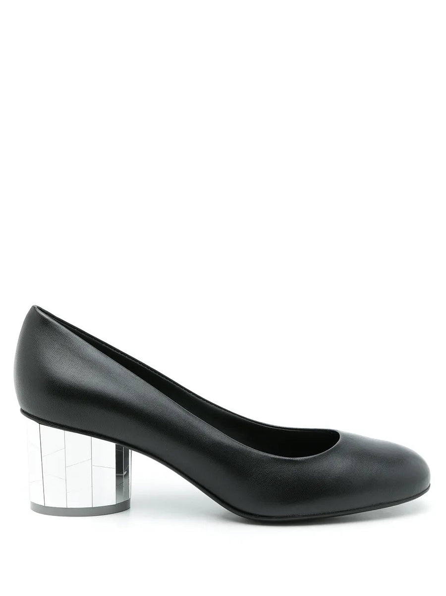 Ferragamo Lambskin pump in black