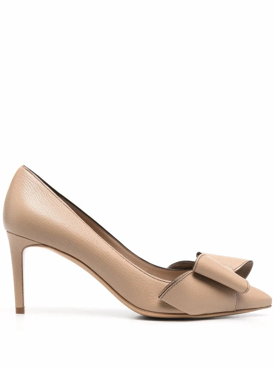 Ferragamo Leather pump in beige