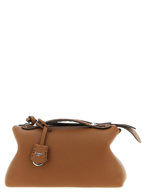 حقيبة مقبض من Fendi — كراميل