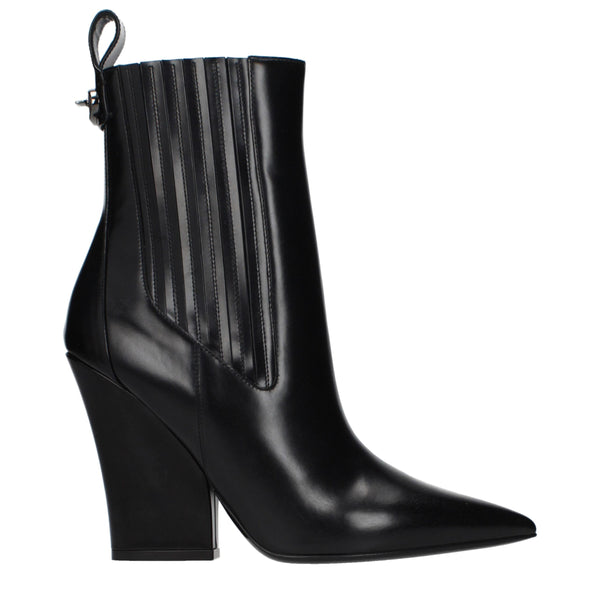 Valentino Garavani Leather ankle boot in black