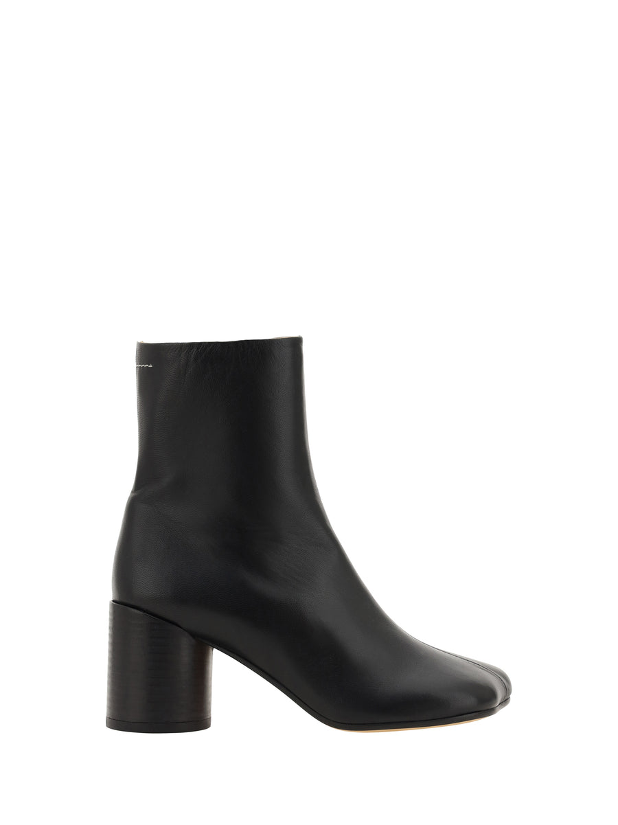 MM6 Maison Margiela Upper: 100% Lamb Ovis Aries; Sole: 100% Calf Leather Bos Taurus ankle boot in black