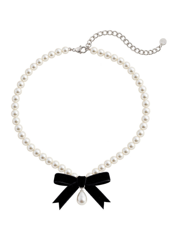 Necklace With Pearls And Bow White Brass Necklaces