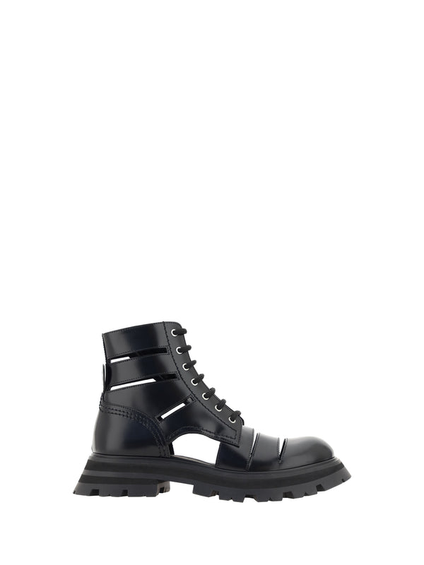 Alexander McQueen Upper: 100% calf leather; Sole: 100% rubber combat boot in black