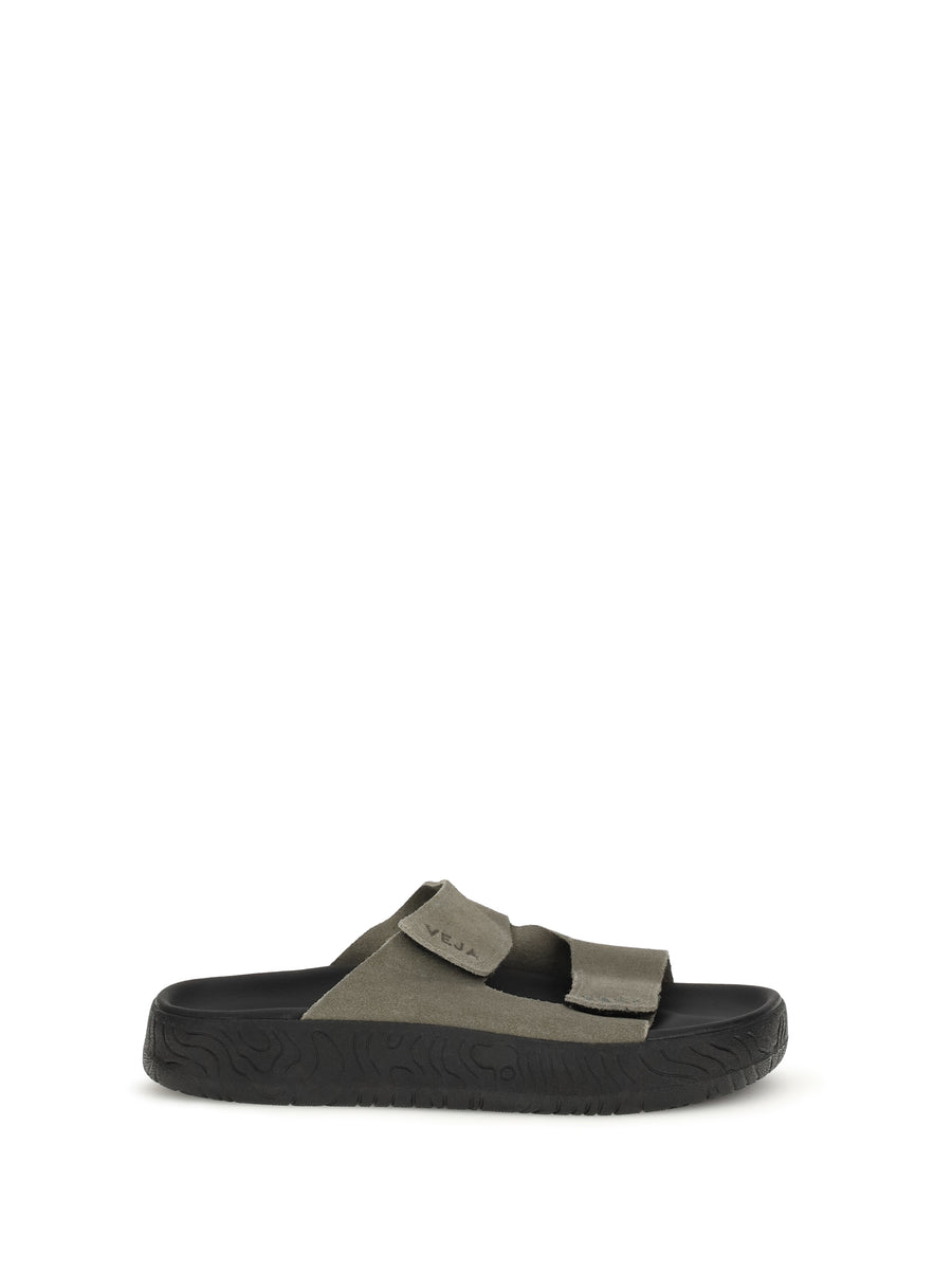 Veja Upper: 100% calf leather; Sole: 100% rubber sandal in beige