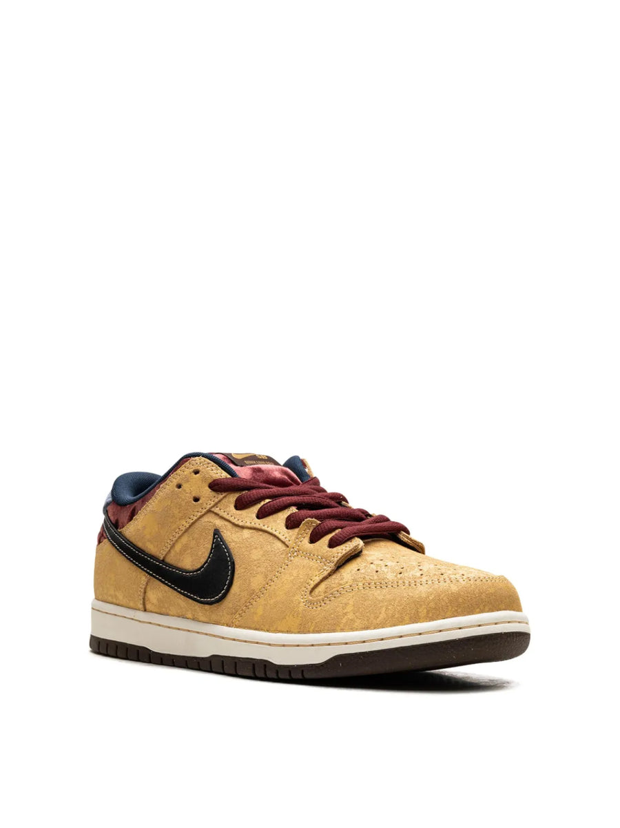 Nike Leather sneaker in brown