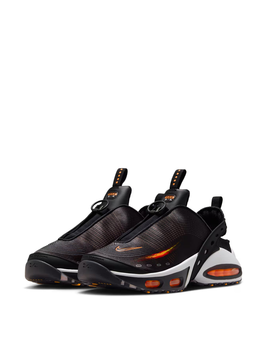 Nike Mesh sneaker in black