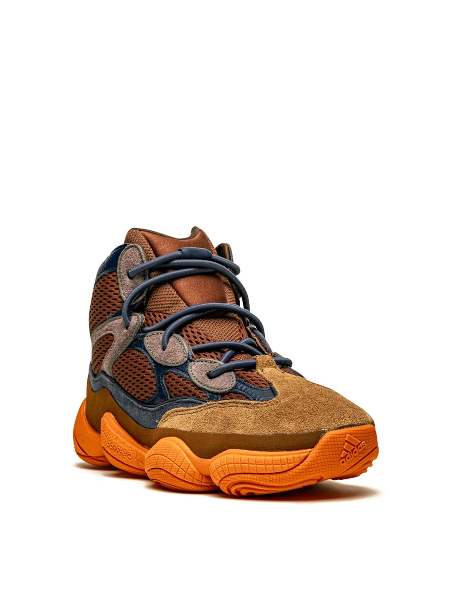Yeezy Suede sneaker in orange