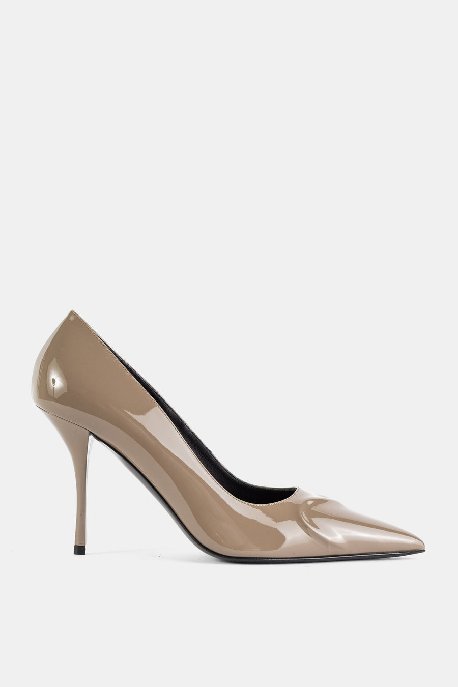 Maison AlaïA Patent calfskin pump in beige