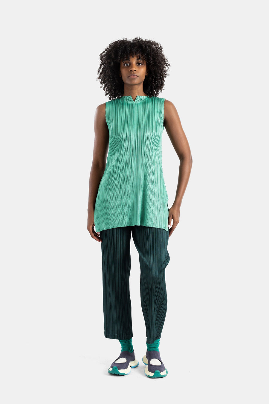 Pleats Please Issey Miyake بناطيل أكثر سمكًا من الأسفل 2 بنطلون — أخضر