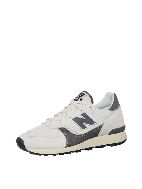 New Balance Sneaker — Beige