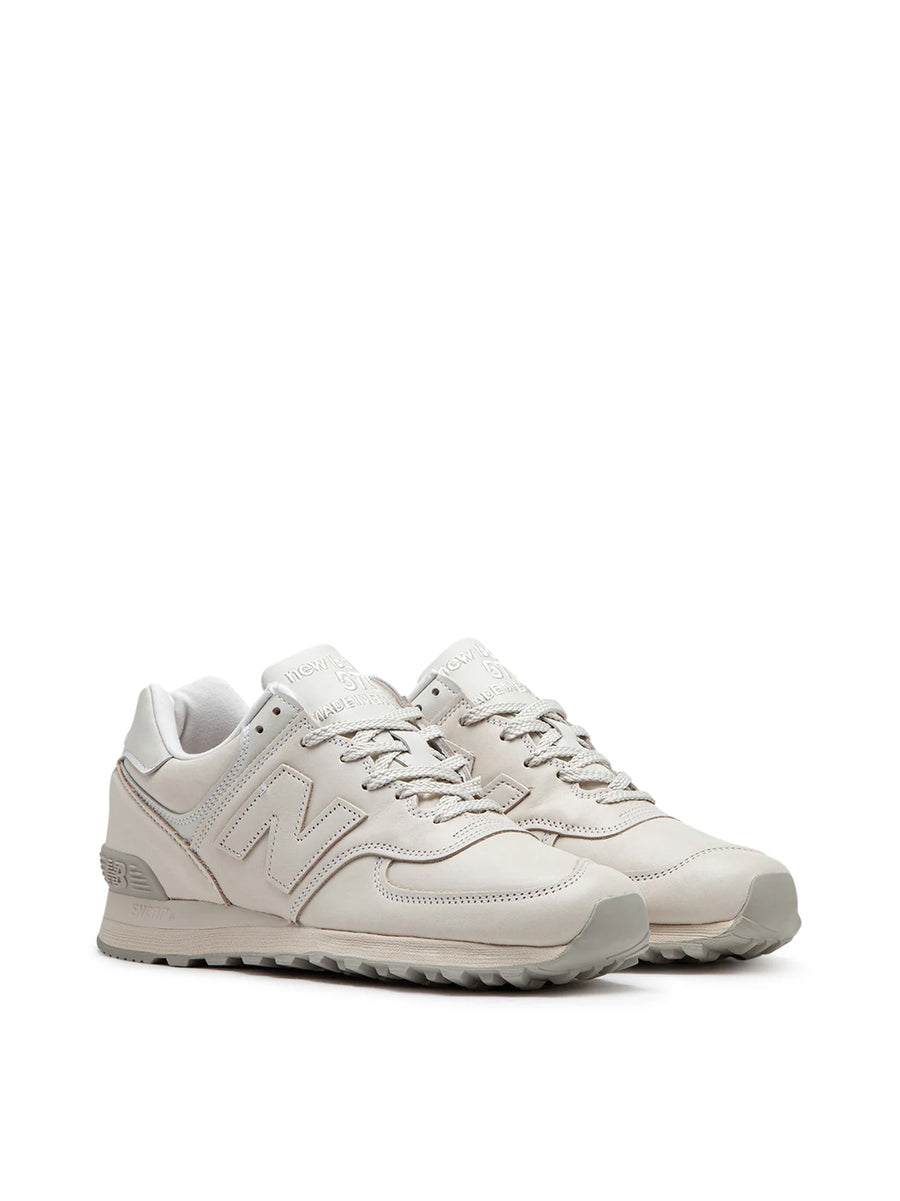 New Balance Sneakers — Gray