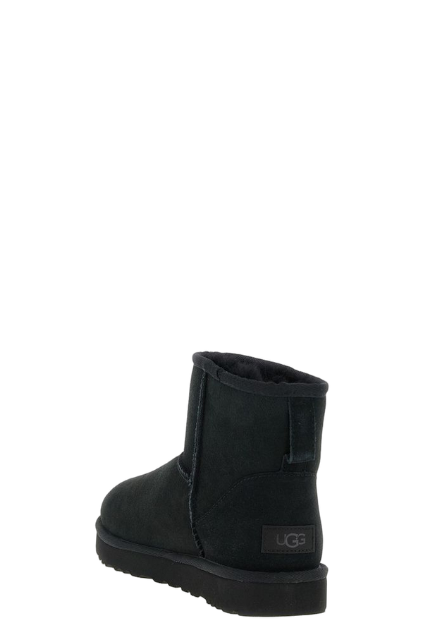 UGG 85% Sheep Skin/Shearling boot in black