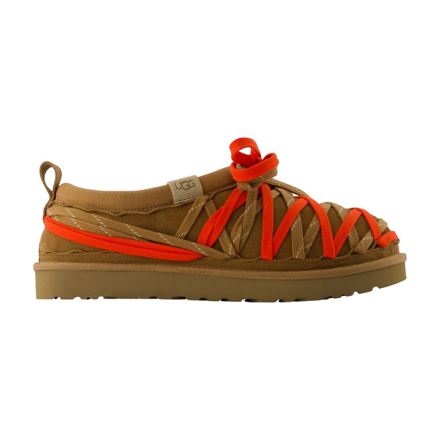 UGG Calf leather slipper in brown