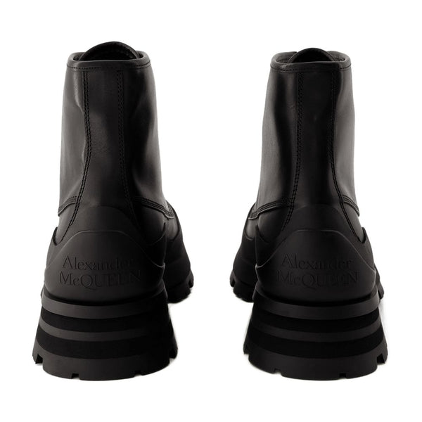 Alexander McQueen Leather ankle boot in black