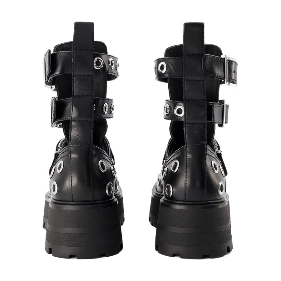 Alexander McQueen Leather ankle boot in black