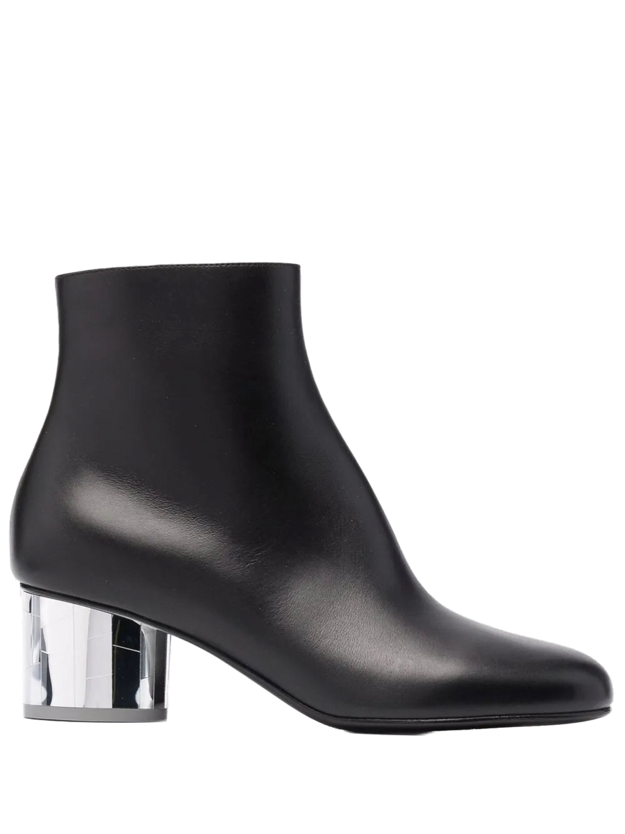 Ferragamo Leather ankle boot in black