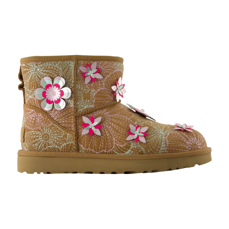 UGG Calfskin ankle boot in brown