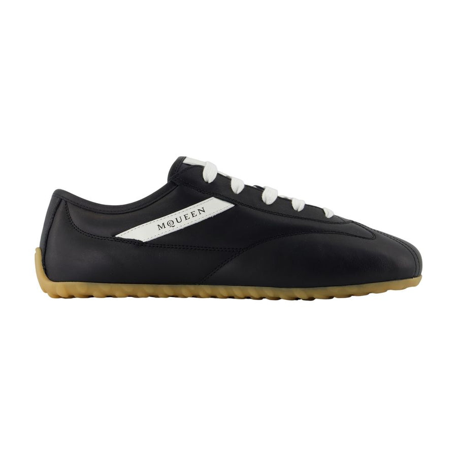 Alexander McQueen Calfskin sneaker in black