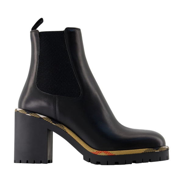 Burberry Calfskin chelsea boot in black
