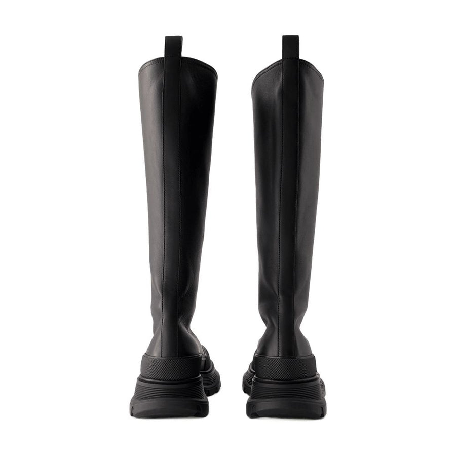 Alexander McQueen Leather boot in black