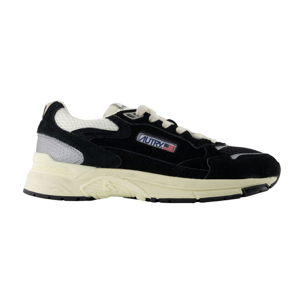 Autry Calfskin sneaker in black
